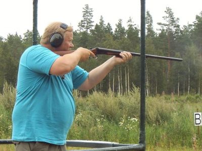 Timo Röpetti ampumassa testikierrosta
